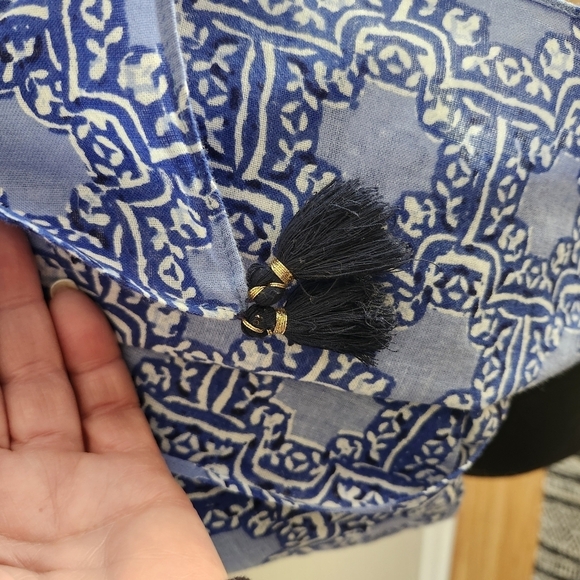 Stella & Dot Blue Patterned Women's Wrap with corner tassels - Picture 6 of 6